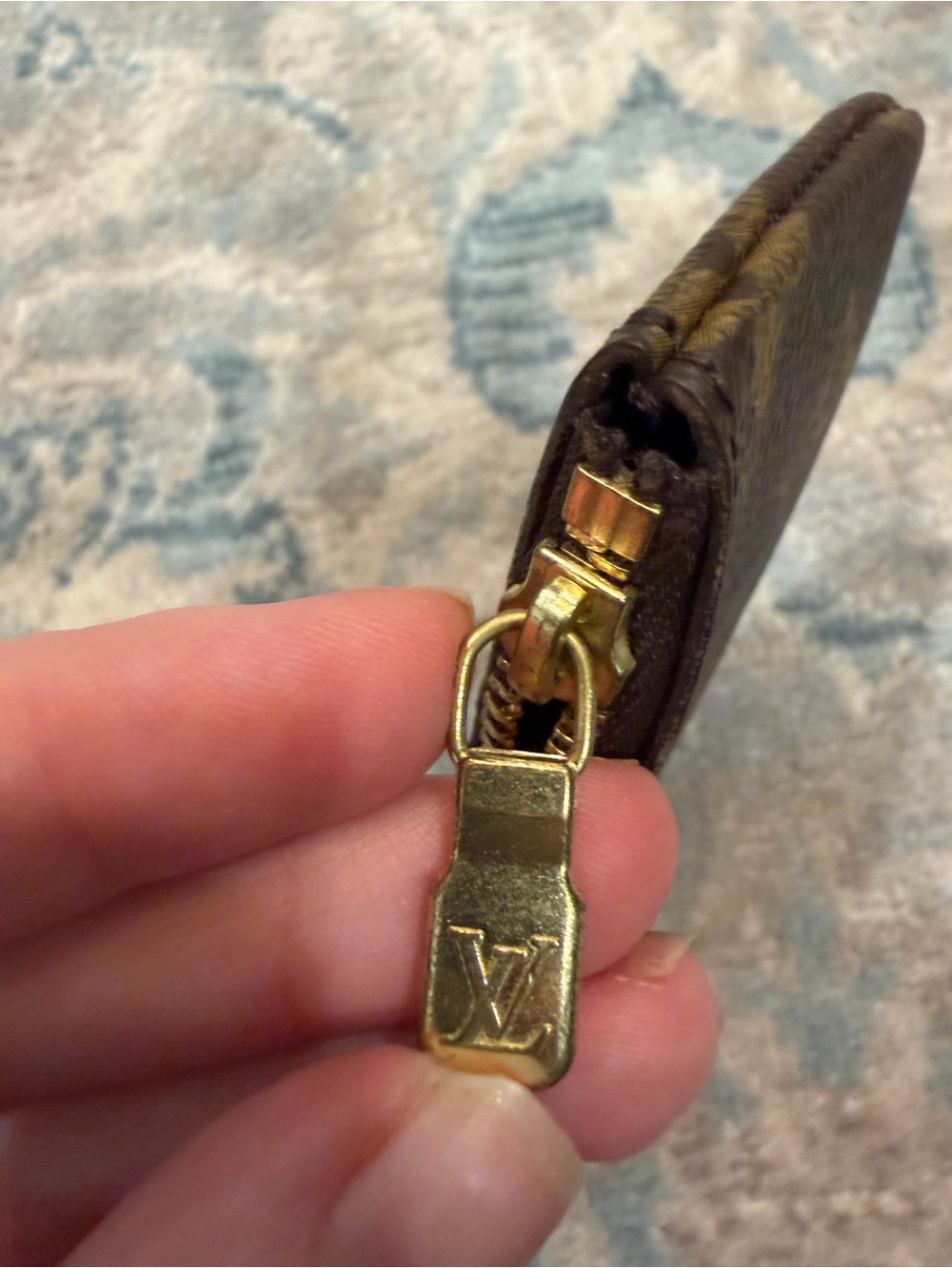 Louis Vuitton Monogram Key & Card Pouch with Gold Hardware - Picture 4 of 8
